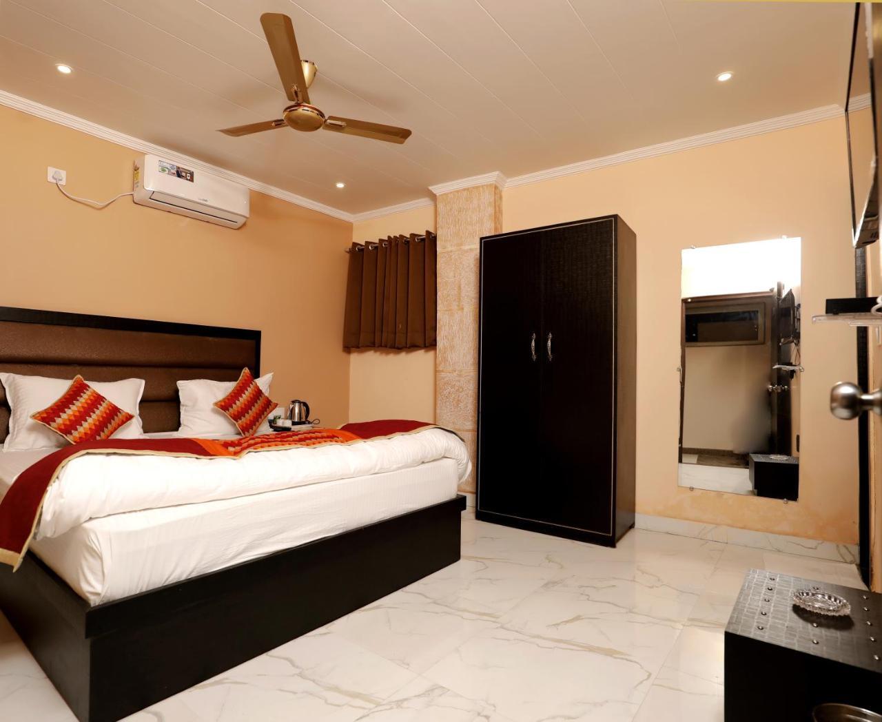 The Park Presidency Hotel Bareilly Exteriér fotografie