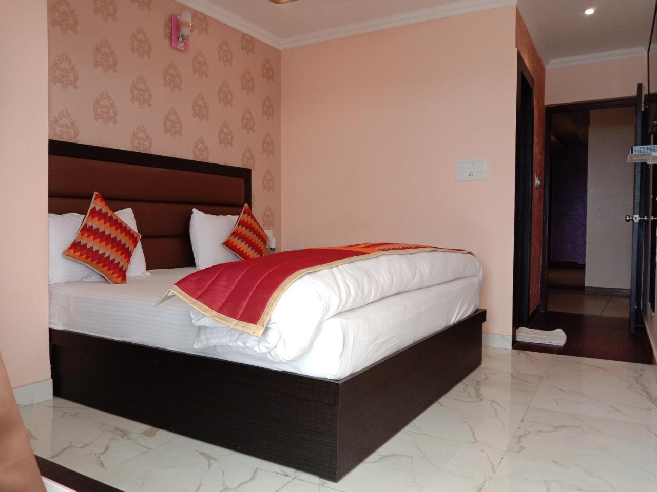 The Park Presidency Hotel Bareilly Exteriér fotografie