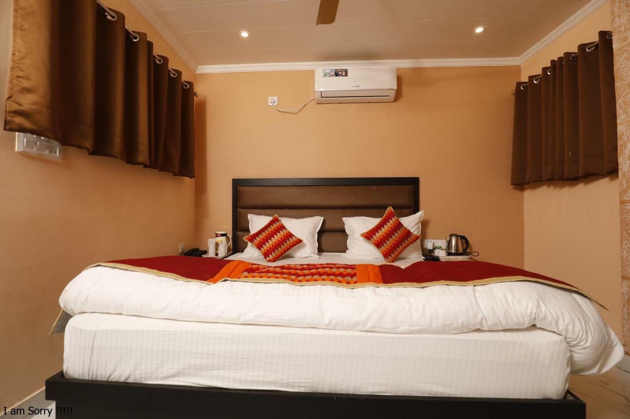 The Park Presidency Hotel Bareilly Exteriér fotografie